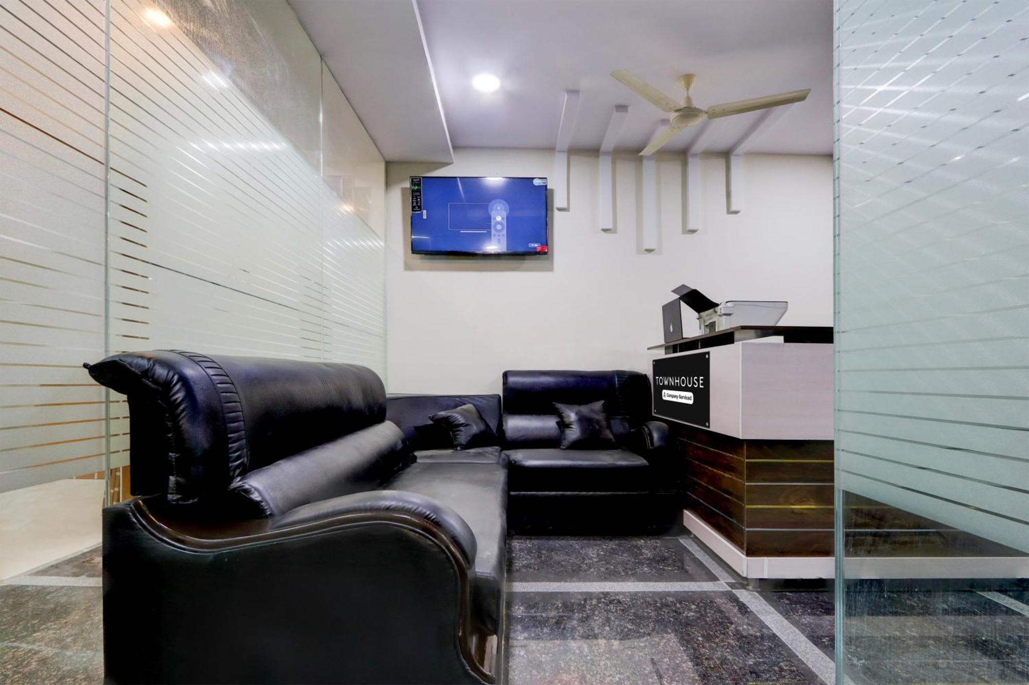 Super Townhouse Nanak Ram Guda Near Waverock Sez Haïdarabad Extérieur photo