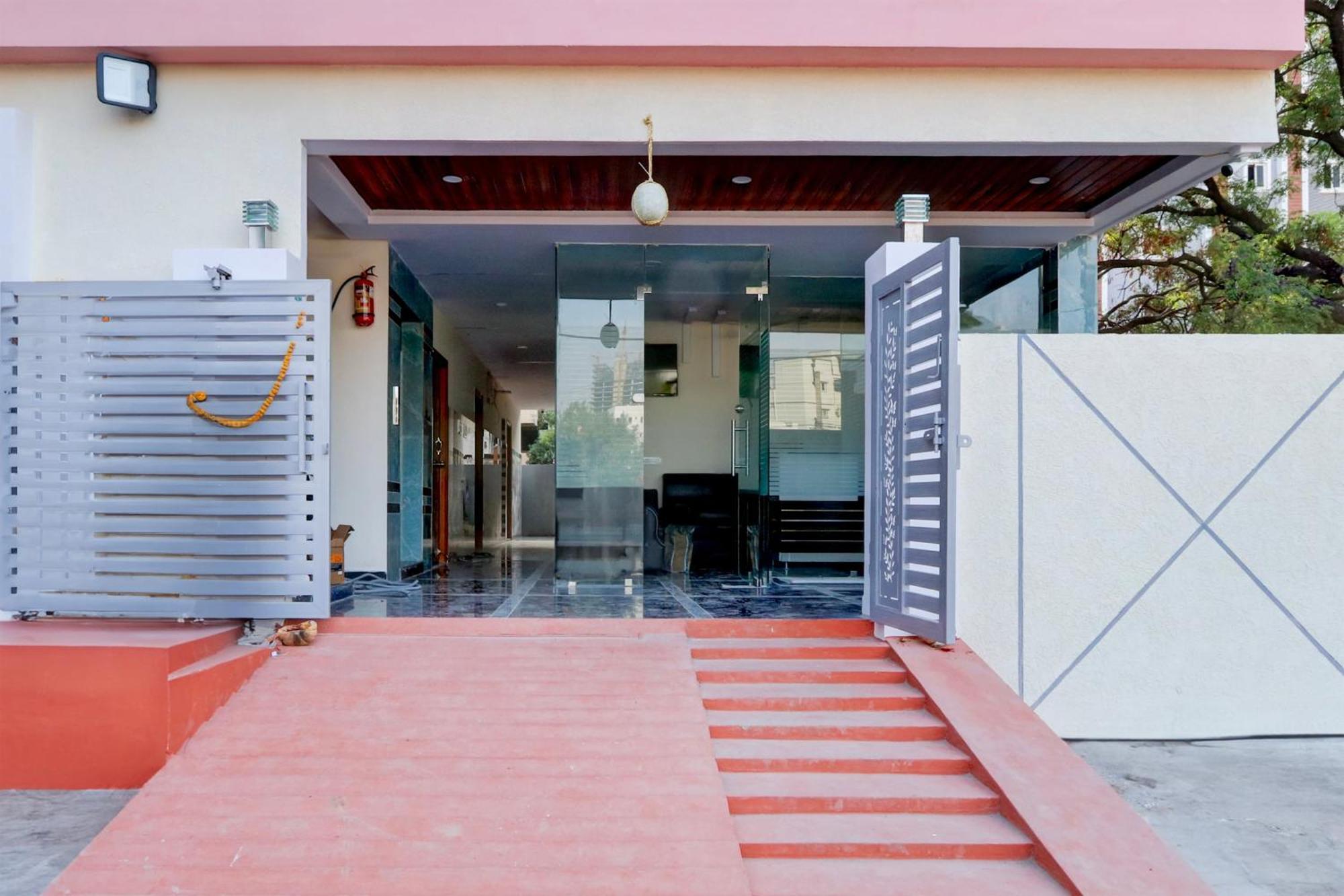 Super Townhouse Nanak Ram Guda Near Waverock Sez Haïdarabad Extérieur photo