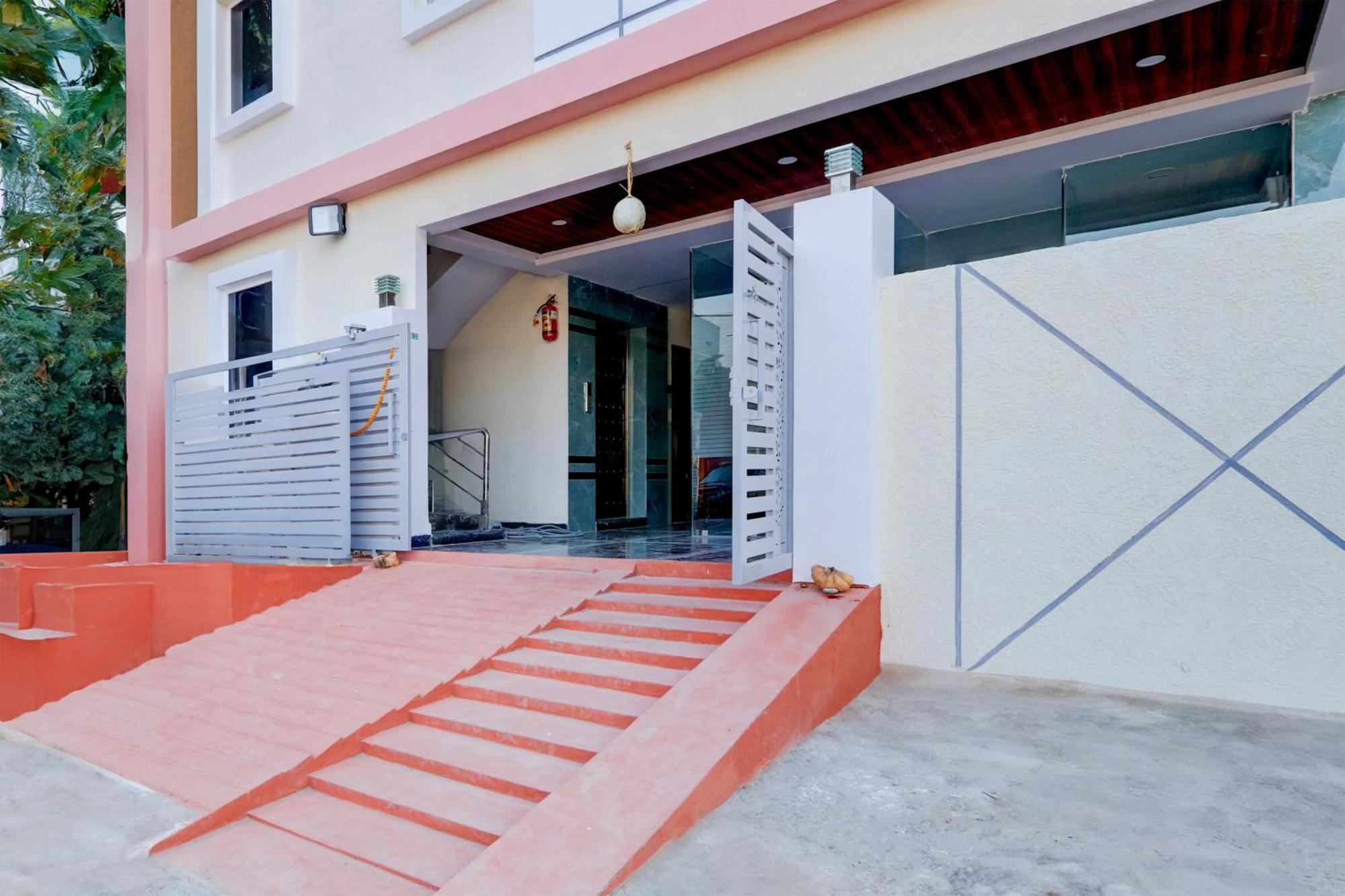 Super Townhouse Nanak Ram Guda Near Waverock Sez Haïdarabad Extérieur photo