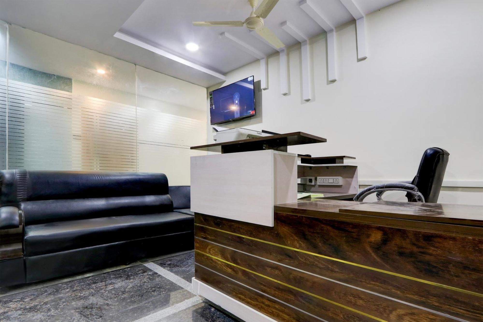 Super Townhouse Nanak Ram Guda Near Waverock Sez Haïdarabad Extérieur photo