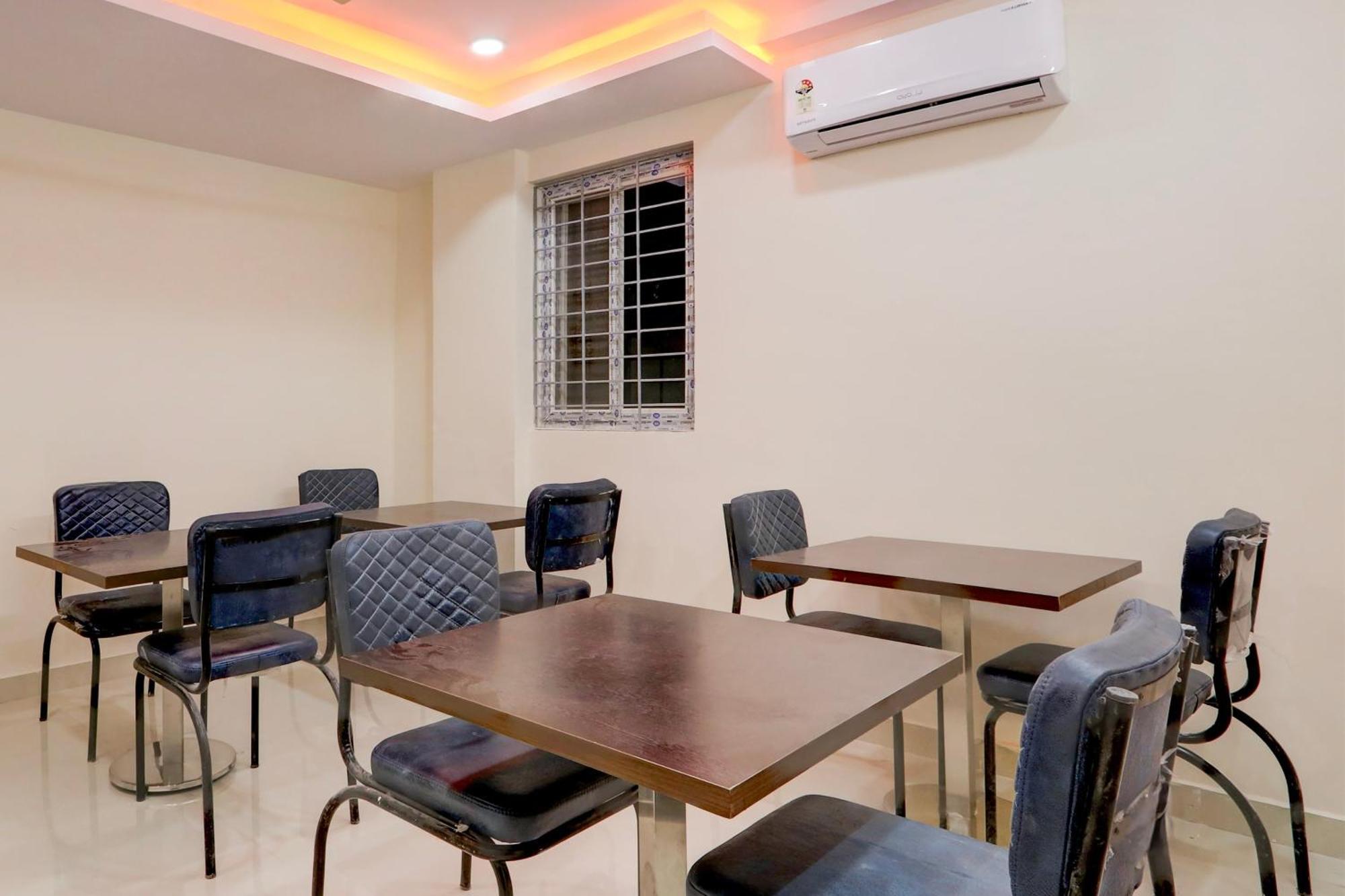 Super Townhouse Nanak Ram Guda Near Waverock Sez Haïdarabad Extérieur photo